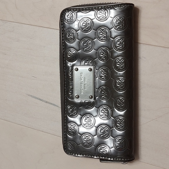 Dark Gray Metallic MK Wallet - Picture 3 of 8